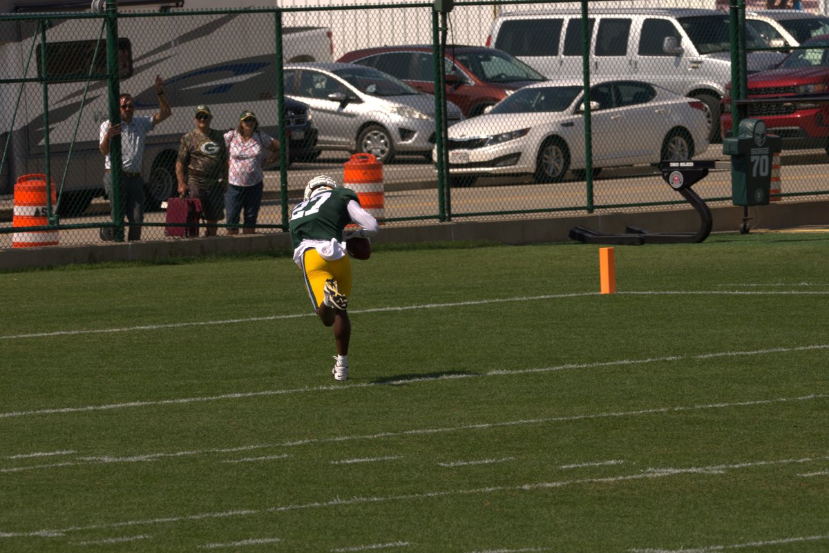 Kitan Oladapo intercepting a pass